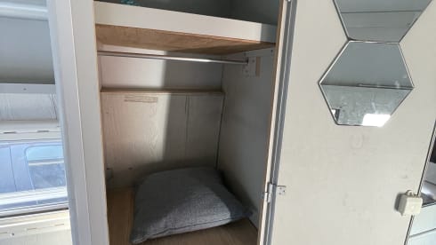 Blauwe Kiwi (VW LT28) – Rent a Volkswagen LT classic retro camper for unprecedented adventures!