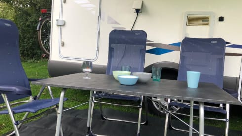Louis, Camper to Go – Luxurious, spacious and comfortable Mc Louis Glamys 14, air conditioners, bunk beds