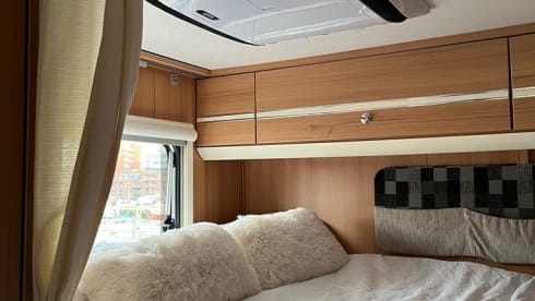 LMC Family Alcove Camper 6 persons Space saver! 