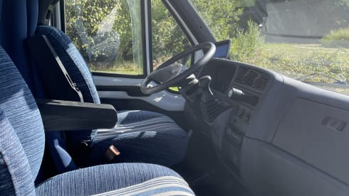 Oude dame – 2p Adria Mobil bus uit 1997