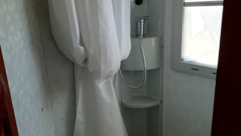 Jhonny Lucky - The lucky camper!