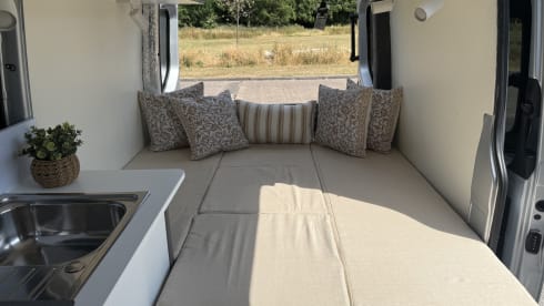 The North Mate – 3-persoons Mercedes-Benz campervan uit 2019