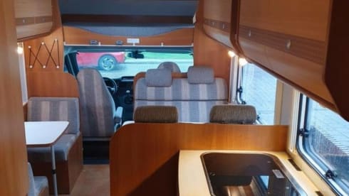 Hymer Carado A366 – Lovely spacious family camper! 