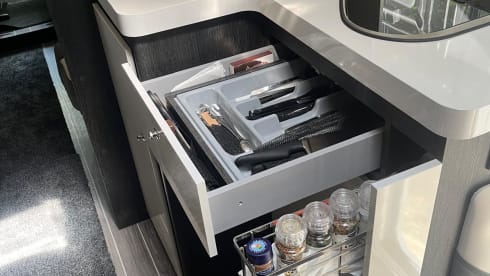 Jenny – 4p Roller Team semi-integrated from 2022