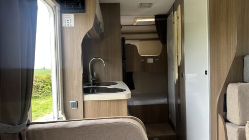 Large 6 berth modern motorhome