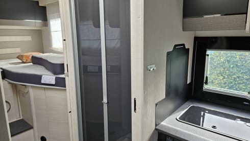 GPV48X – Luxury Modern 4 pers Sunlight T67 with length bed | Km free! 