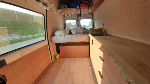 Hippiebus – Handmade really beautiful hippievan with solar panels