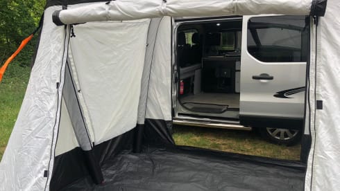 Sid – 2 Berth Renault Off-Grid Campervan