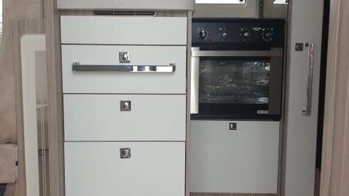 Tessa – Benimar semi-integraal met 4 slaapplaatsen vanaf 2021