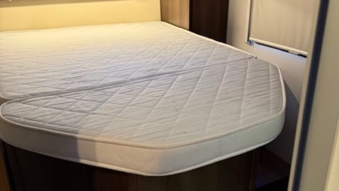 5 berth Roller Team alcove from 2018