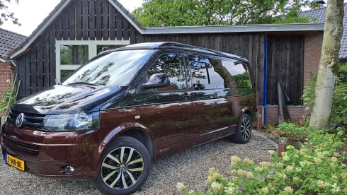 Marinus – Volkswagen t5 extended camper. Vending machine