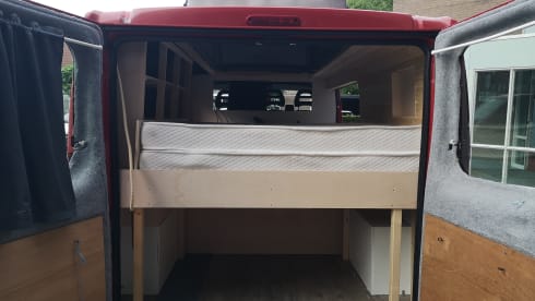 TheRedBoxCamper – 2p Peugeot campervan uit 2012