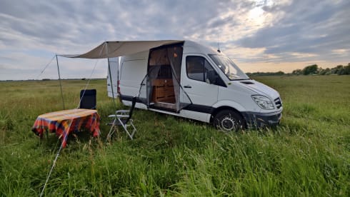 Atmospheric Mercedes-Benz bus camper 2 person "My Benz"