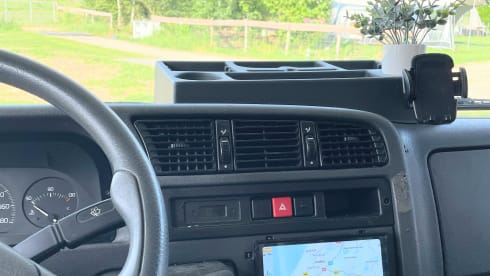 FamilyTime – 5p Knaus semi-integrated from 1996