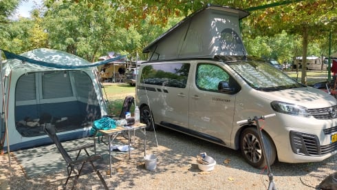 Camper Dethleffs per 4 persone, modello 2021