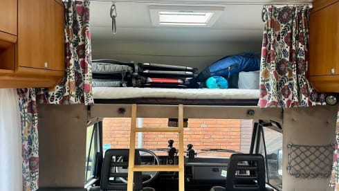 Freeda – Cozy 6 person retro camper FIAT 290