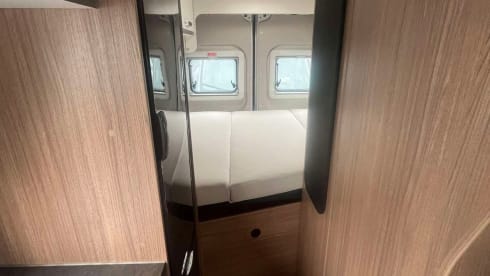 Bedsie – Recent (2024) nicely equipped Weinsberg Carabus 600 from 2024 