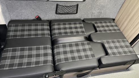 Yasmin (le Boxer!) – 3 berth 2020 Peugeot Boxer (with 2024 professional conversion)