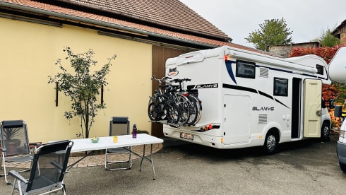 Moby – Adventurous new mobile home + sun canopy + air conditioning