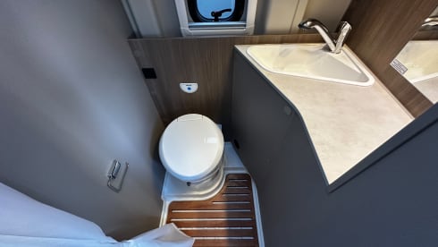 L&C – Gloednieuwe Carado CV 640 automaat luxe, comfort en vrijheid.