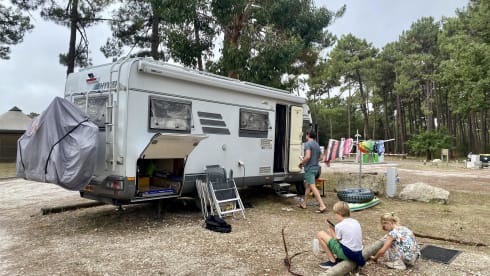 Camper2Go – 5p Hymer Integral from 1997, possibly with bicycles