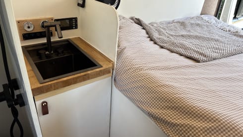Rory the Relay – 3 berth Citroën campervan from 2017