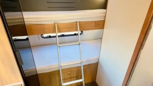 Adria – 7 berth Fiat Ducato  Adria sunliving 