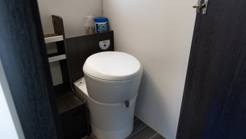 UXA – Fixed Island Bed 4 Berth | Ideal for couples | Dog Friendly 