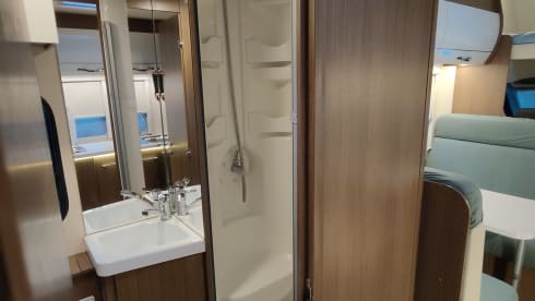 6p Ford alcove from 2017, bunk bed and large seating area