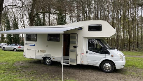 Elliot – Spacious 5-person Ford Trigano Elliot