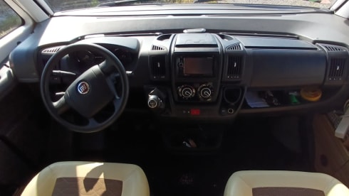 Aki – 4p Adria Mobil integrated uit 2017
