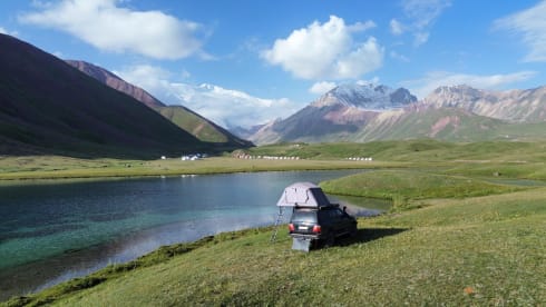 The Beast – Toyota Land Cruiser 100 series with roof tent