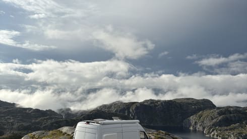 2-person Mercedes-Benz bus from 2015