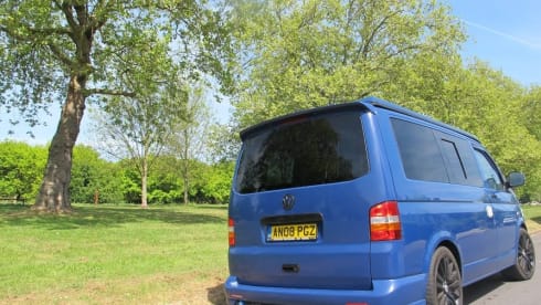 Blueberry – Elegante furgone camper VW T5 4 con w / aria condizionata e riscaldamento