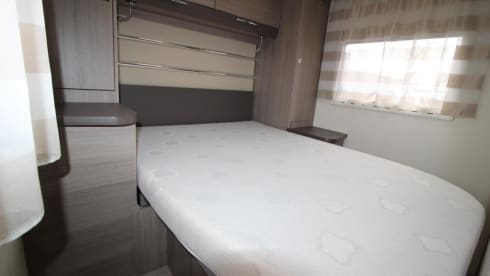 4p Challenger semi-integrated with queen bed