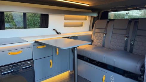 C1 – Volkswagen-Campingbus mit 4 Schlafplätzen ab 2025