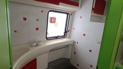Karel Appel – Eye-catcher alcove camper from 1991
