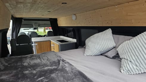 Boujee Bella – 4 berth Ford campervan 