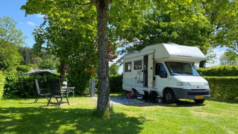 Friendly Camper – Restyled camper | Working off grid