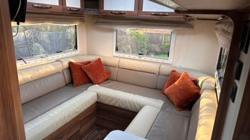 Charlie  –  Charlie Luxurious and modern 5 berth Roller Team