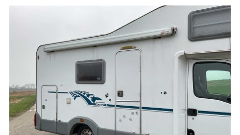 Rolling Happiness – 5p Renault alcove from 2008