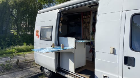 2p Peugeot bus from 1996