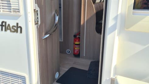 Nice 2-person Ford/Chausson 170hp manual semi-integrated 2017