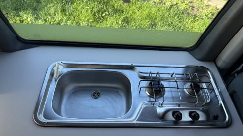 2p Mercedes-Benz campervan uit 2006