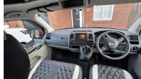 Candycane – 5 berth Volkswagen campervan from 2015