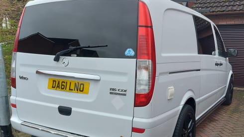 Kaptin – 2 berth Mercedes-Benz campervan from 2011