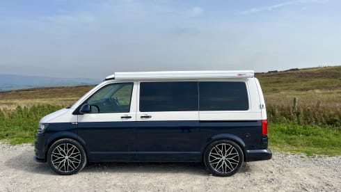Sally – 4 berth Volkswagen Transporter campervan