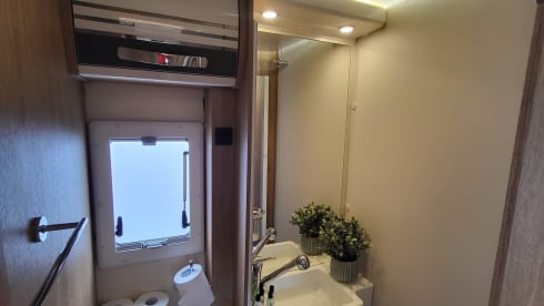 6 Berth, Ford Autoroller 746, Automatic Luxury