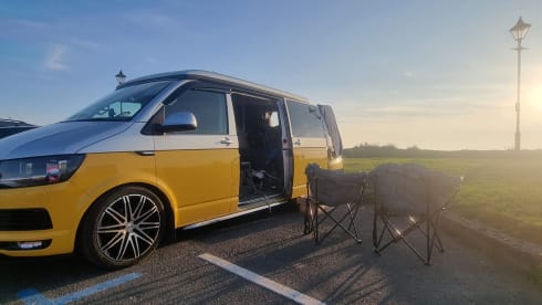 Bumble – 2 berth + 2 kids Volkswagen T6 campervan from 2016