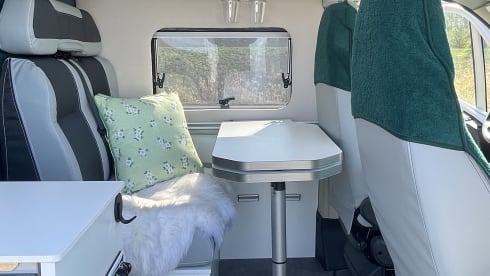 V630J – 2p Pilote bus from 2025